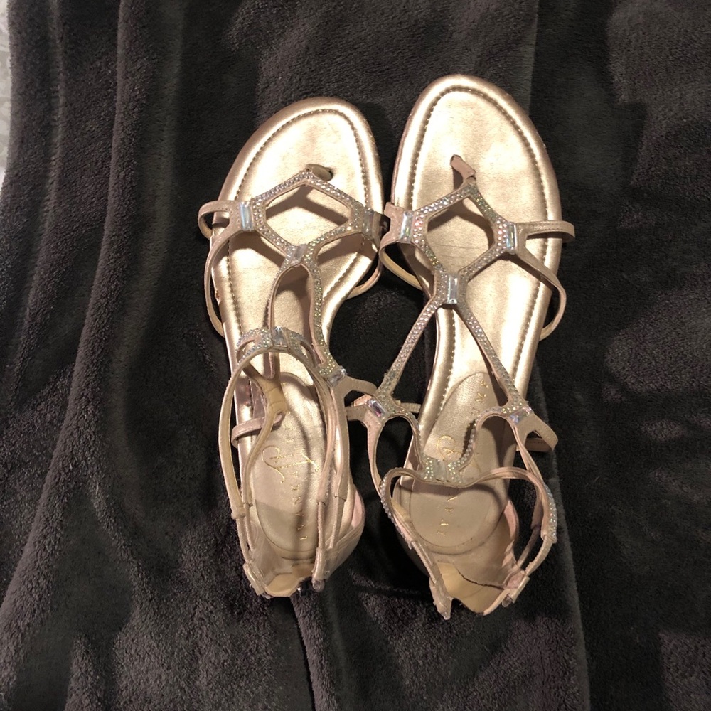 Cute sparkly sandals!
